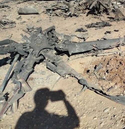 تصاویر/ هواپیما و هلی‌کوپترهای منهدم شده آمریکایی در جنوب استان فارس