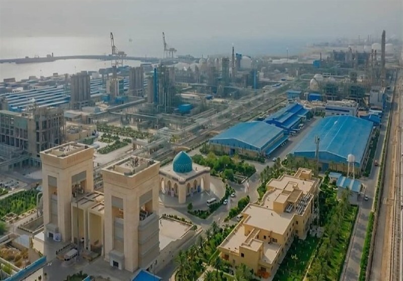 تسنیم: حمله به پتروشیمی‌های جم و دماوند در عسلویه/ شرکت‌های مبین و دماوند که برق، آب و اکسیژن پتروشیمی‌های عسلویه را تامین می‌کردند، هدف قرار گرفته‌اند