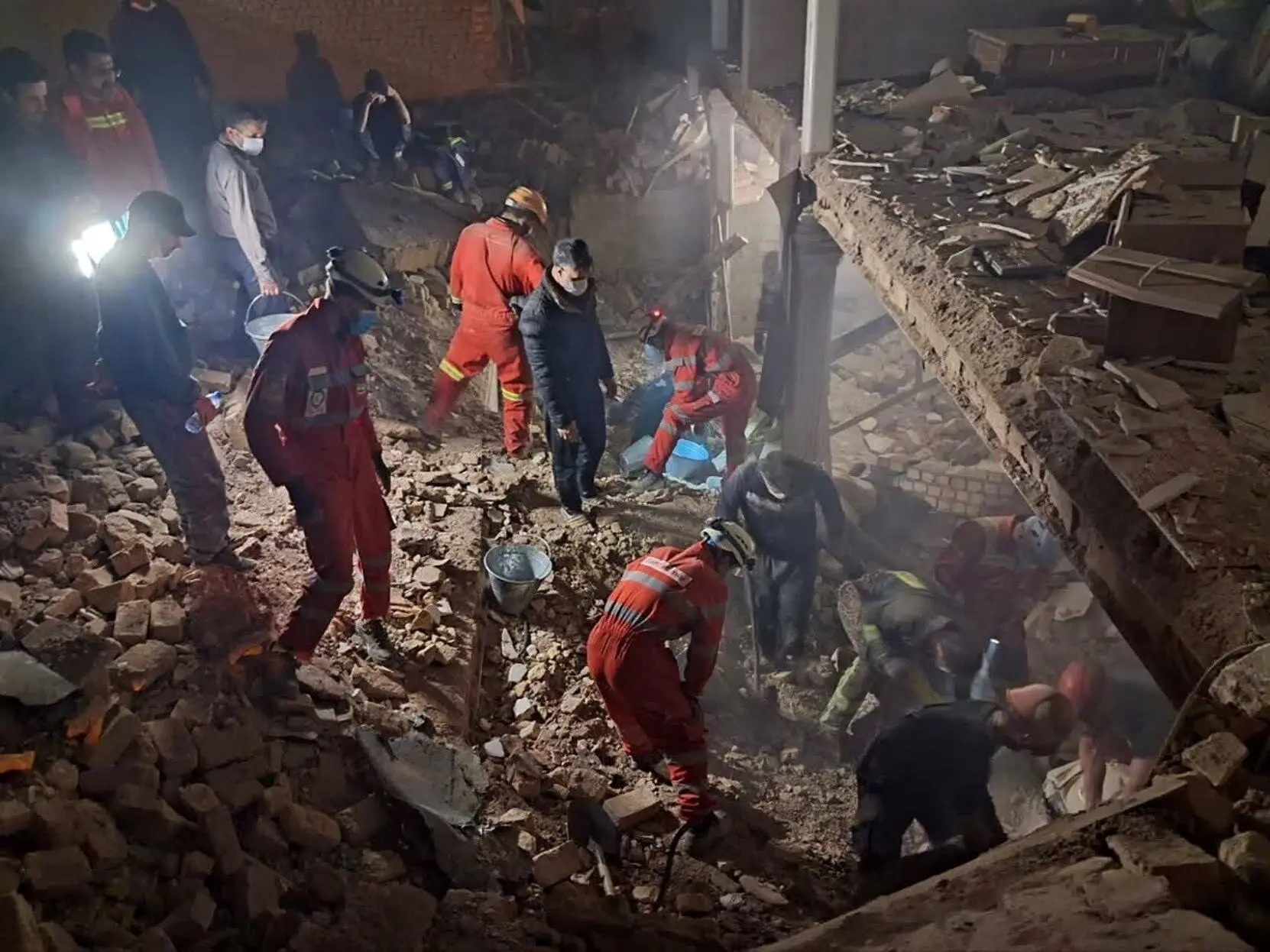 استاندار: ۹ منزل مسکونی در حمله دیشب به قم کاملا تخریب شد