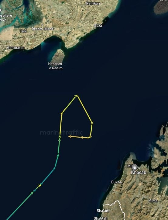 دراپ سایت: دو نفتکش قطری حامل محموله کامل گاز طبیعی مایع پس از تلاش برای خروج از تنگه هرمز، به عقب بازگشتند / این تلاش برای عبور از تنگه از آن جهت بسیار مورد توجه بود که از زمان آغاز جنگ هیچ نفتکش حامل گاز مایع نتوانسته با موفقیت از تنگه هرمز خارج شود/ عملاً حدود ۲۰ درصد از عرضه جهانی گاز طبیعی مایع در داخل این منطقه محبوس شده
