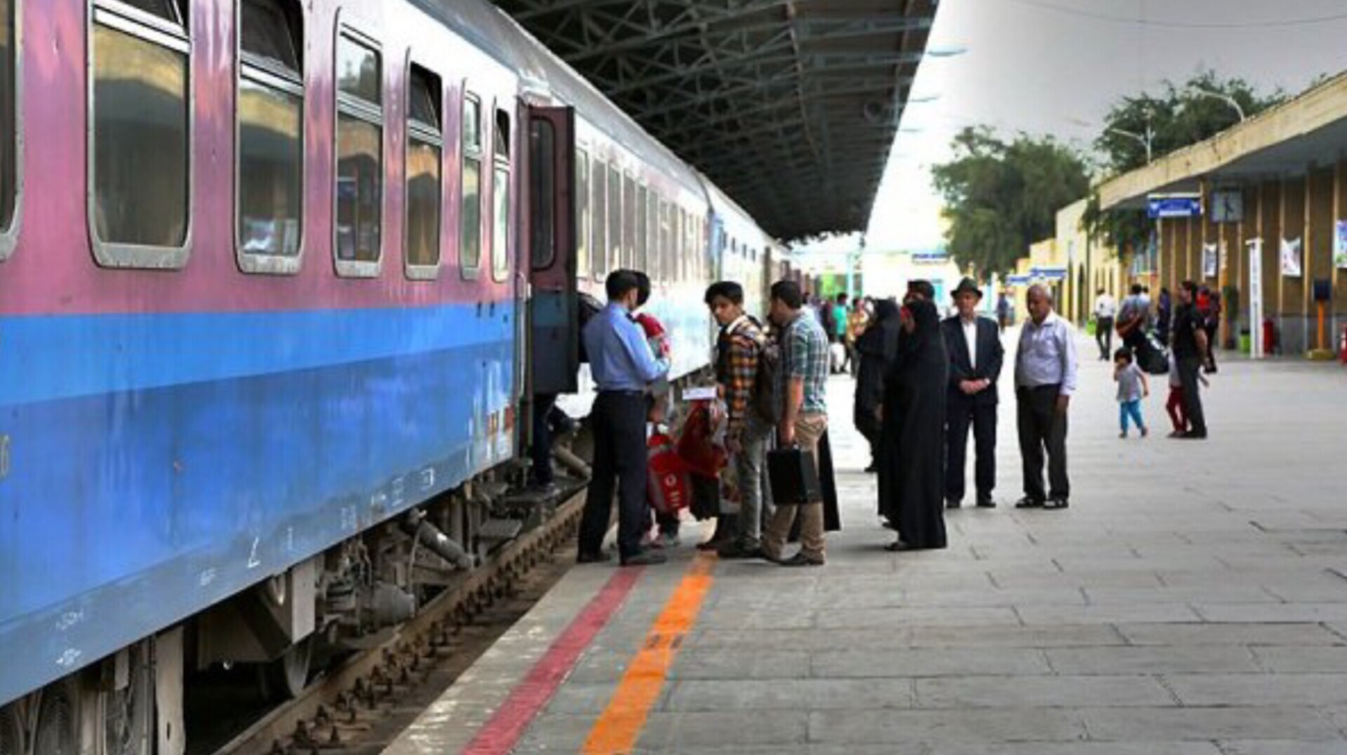 فرمانداری: با توجه به هشدار غیر اخلاقی رژیم صهیونیستی درباره حمله به راه‌آهن کشور، حرکت قطار‌ها از راه‌آهن مشهد تا اطلاع ثانوی لغو شد