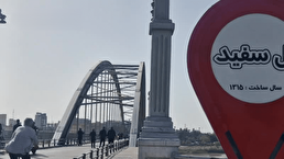 ببینید / تشکیل زنجیره مردمی روی پل سفید اهواز