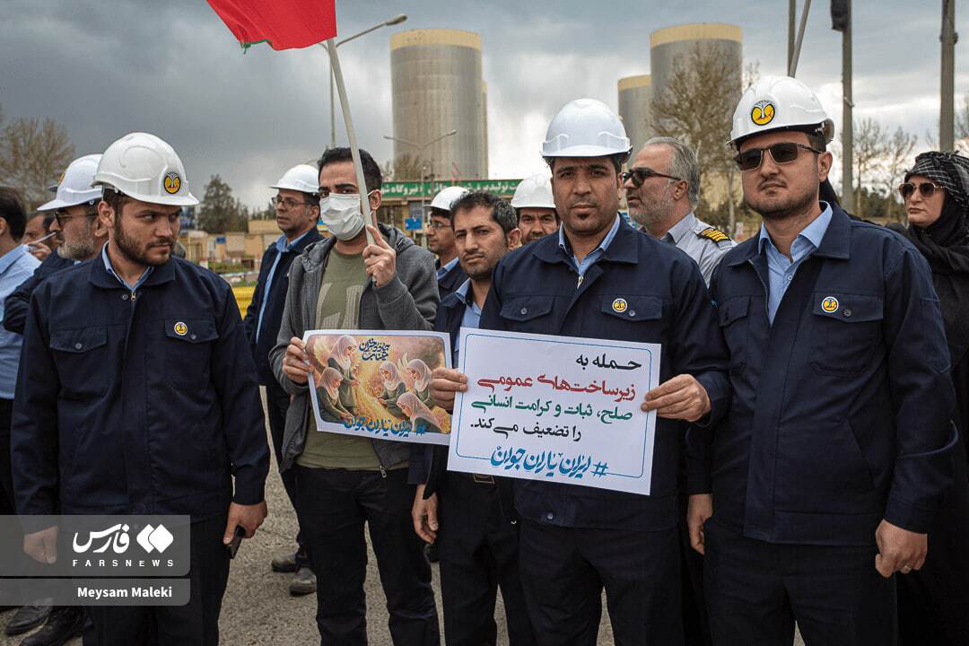 تصاویر: زنجیره انسانی مقابل نیروگاه شهید رجایی قزوین