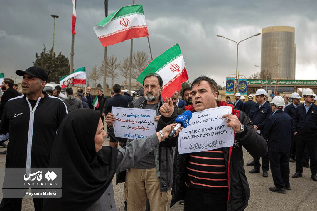 تصاویر: زنجیره انسانی مقابل نیروگاه شهید رجایی قزوین