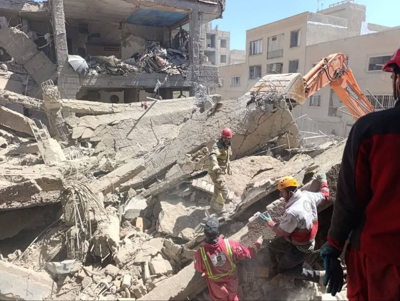 تصاویری از جنایت آمریکایی-صهیونی در ساعت ۳:۱۵ بامداد - شهرک وائین شهریار