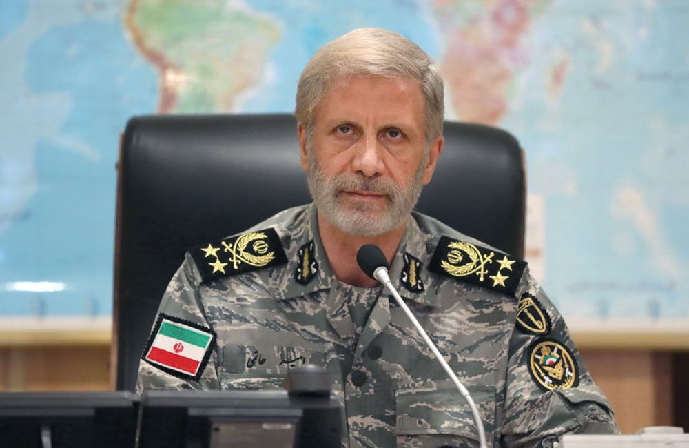 فرمانده کل ارتش: هرگونه تعرض به این مرز و بوم با پاسخی کوبنده مواجه خواهد شد و شعله‌های آن، کاخ آمال دشمنان را در هم می‌پیچد