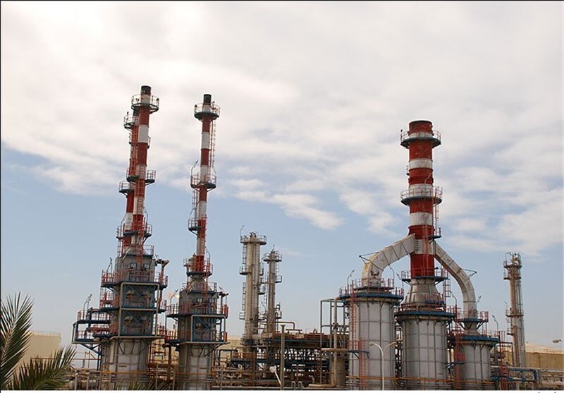 شرکت پخش فرآورده‌های نفتی: حوالی ساعت ۱۰ صبح امروز پالایشگاه نفت لاوان مورد حمله دشمن قرار گرفت/ شبکه تامین و توزیع سوخت کشور پایدار است