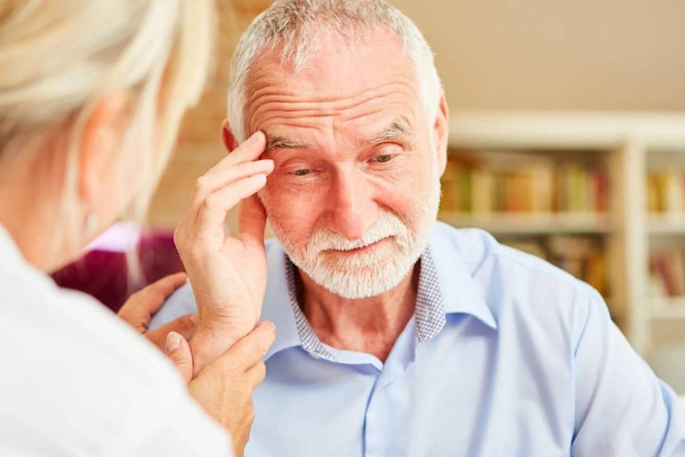 چطور در شرایط پرتنش جنگی از سالمندان مراقبت کنیم؟