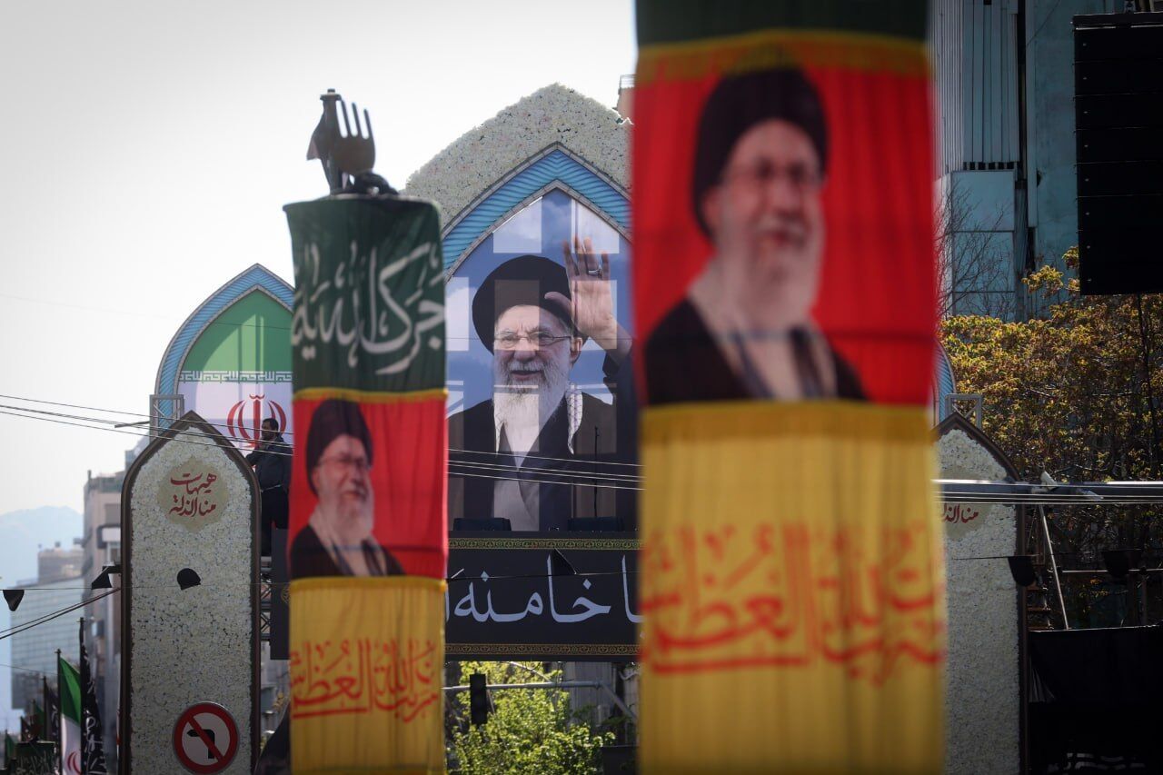 حرکت دسته‌های عزاداری به مناسبت چهلمین روز شهادت رهبر انقلاب اسلامی