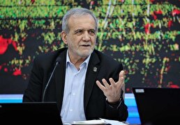 ببینید/ گفت‌وگوی پزشکیان با مردم در مراسم چهلم رهبر انقلاب