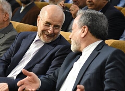 صداوسیما: هیئت ایرانی به ریاست قالیباف وارد اسلام‌آباد پاکستان شد / عراقچی، احمدیان، دبیر شورای دفاع و همتی رئیس بانک مرکزی، قالیباف را در این سفر همراهی می‌کنند