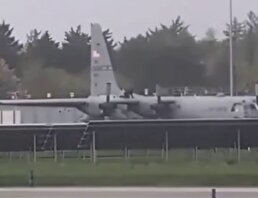 ببینید / حمله با تبر به هواپیمای سی-۱۳۰ آمریکا در ایرلند