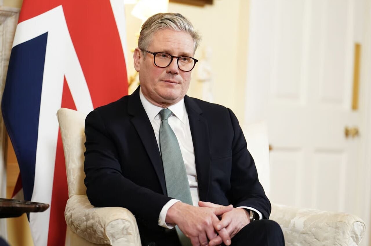 گفت‌وگوی تلفنی نخست‌وزیر انگلیس و پادشاه عمان/ دو طرف تداوم آتش‌بس را حیاتی دانستند/ هیثم بن طارق و استامر درباره ضرورت بازگشت عادی تردد کشتی‌ها در تنگه هرمز رایزنی کردند