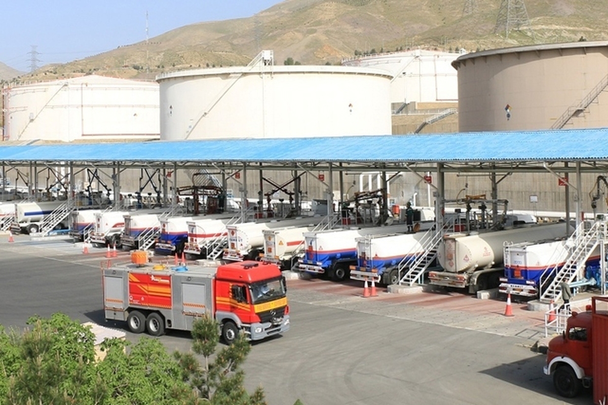 خسارات زیست محیطی جنگ اعلام شد/ محیط‌زیست: حجم مواد نفتی دچار حریق در مخازن نفت شهران، شهرری و کوهک بیش از ۳۶۰ هزار متر مکعب بوده/ دی اکسید کربن منتشر شده ناشی از این آتش‌سوزی قریب به ۱ میلیون تن برآورد می‌شود/ حملات رژیم صهیونیستی به مخازن سوخت فردیس نیز بالغ بر ۵۳ هزار تن دی اکسید کربن وارد جو کرده و منجر به انتشار حدود ۲۲۰ تن ترکیبات آروماتیک شده