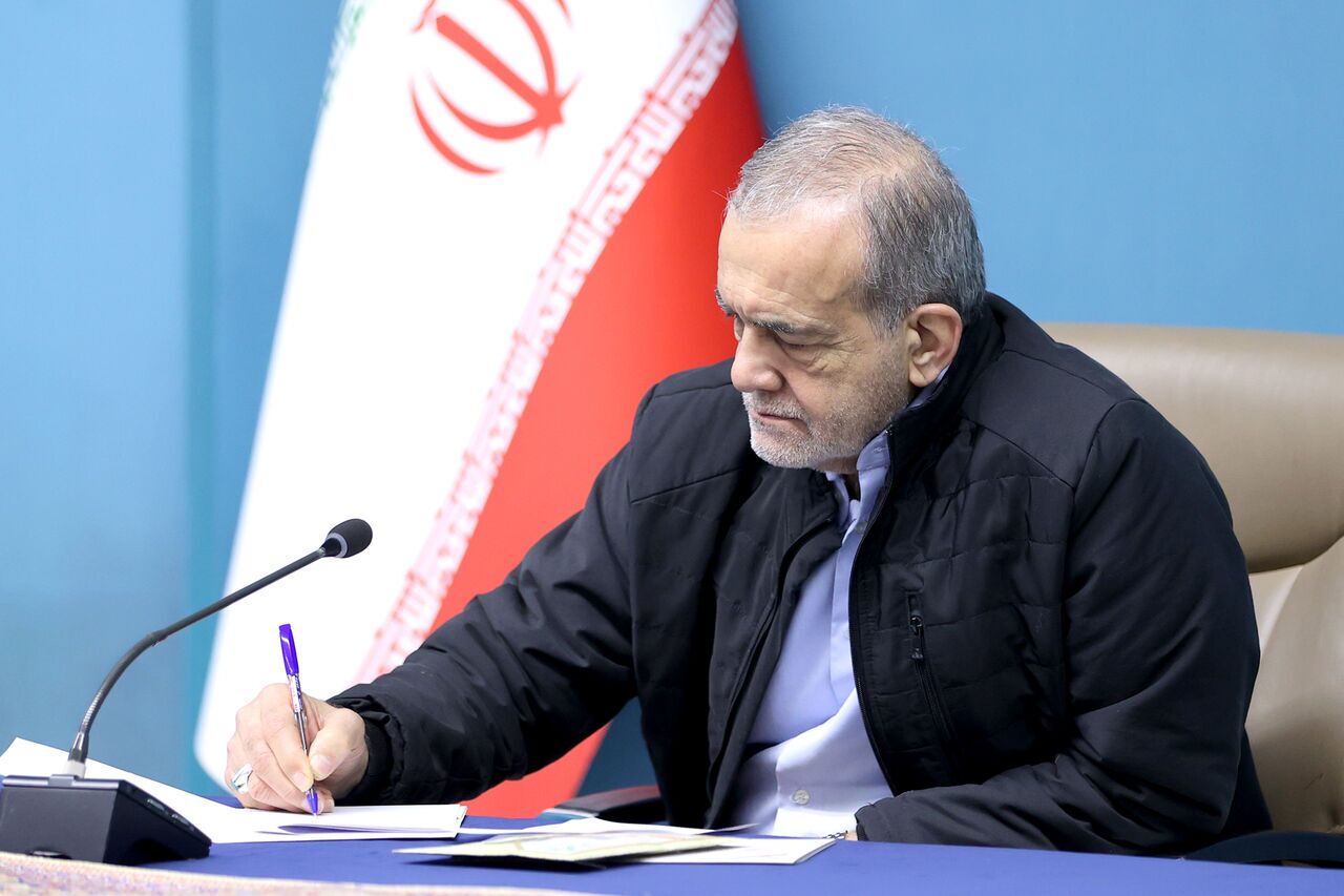 حمایت پزشکیان از «پاپ لوئی» در مقابل بی‌احترامی ترامپ: به نمایندگی از ملت بزرگ ایران توهین به جنابعالی را محکوم می‌کنم؛ هتک حرمت عیسی (ع)، پیامبر صلح و برادری برای هیچ آزاده‌ای قابل قبول نیست