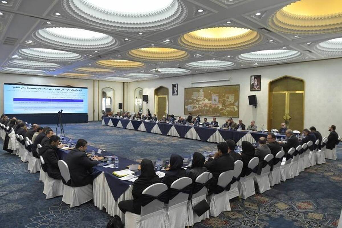 در همایش مشترک شرکت صنایع پتروشیمی خلیج‌فارس و وزارت صنعت، معدن و تجارت مطرح شد؛
نقش بی‌بدیل شرکت صنایع پتروشیمی خلیج‌فارس در ارزآوری/ یک لاین ویژه برای تامین ارز شرکت‌های پتروشیمی ایجاد شد