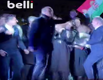 ببینید / مجارستان؛ رقص وزیر در جشن پیروزی در انتخابات