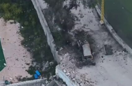 ببینید / تصویری پربازدید از لحظه شهادت یک فرد زخمی توسط پهپاد انتحاری اسرائیلی در لبنان