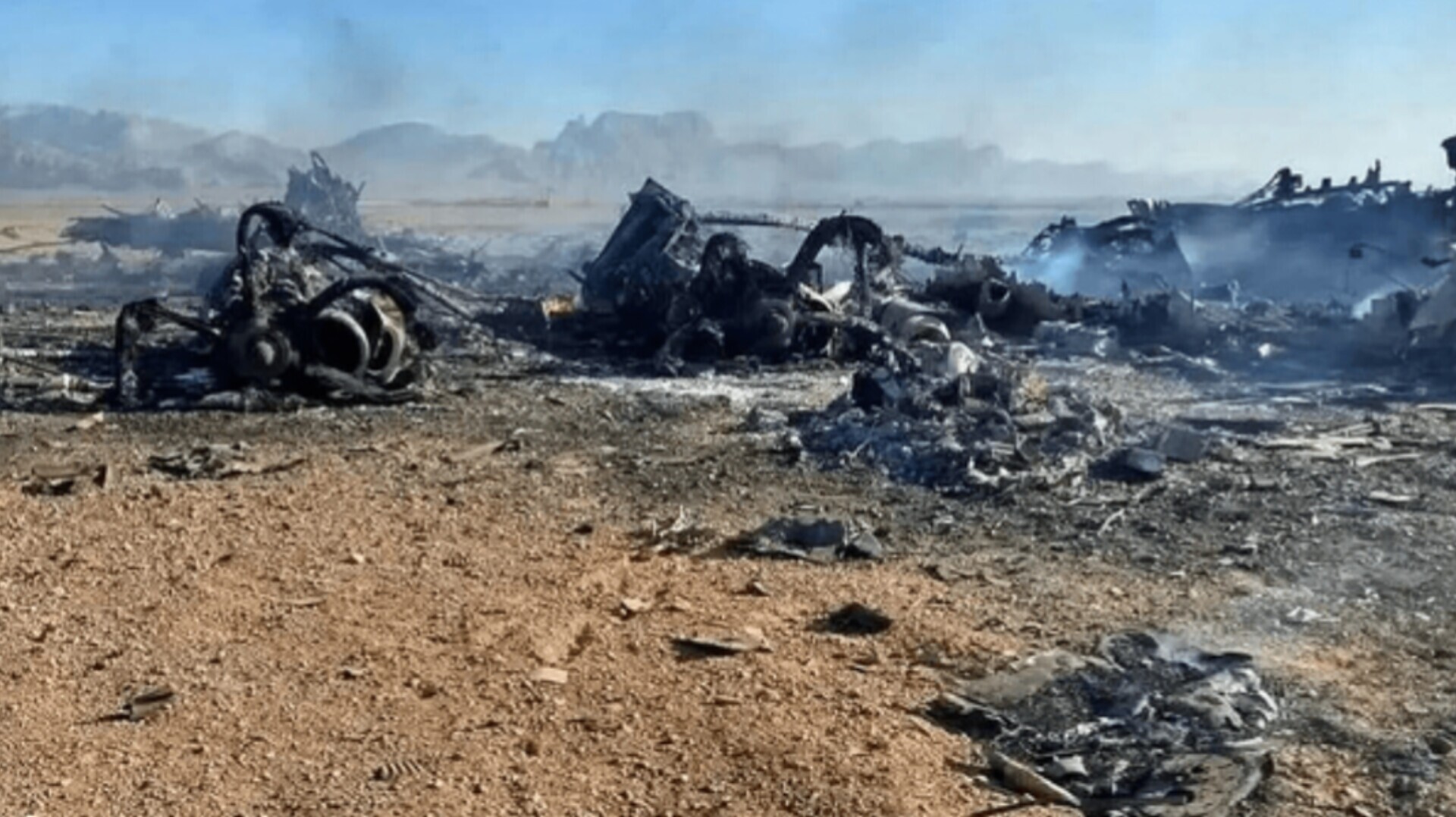 فارس: طی اتفاقی عجیب و هشدار دهنده، «جعبه‌های سیاه» آمریکایی در ساعت صفر حمله به اصفهان از کار افتادند/ این اختلال در شرایطی رخ داد که گیت‌وی‌های بین‌الملل عملاً مسدود بودند، بنابراین فروپاشی مذکور نشان از یک خرابکاری عمیق دارد/ سناریوی خطرناک، دستکاری در مبدأ تولید است؛ اگر فایل‌های نصبی قبل از ورود به ایران آلوده شده باشند، حتی تعویض سیستم عامل هم مشکل را حل نمی‌کند