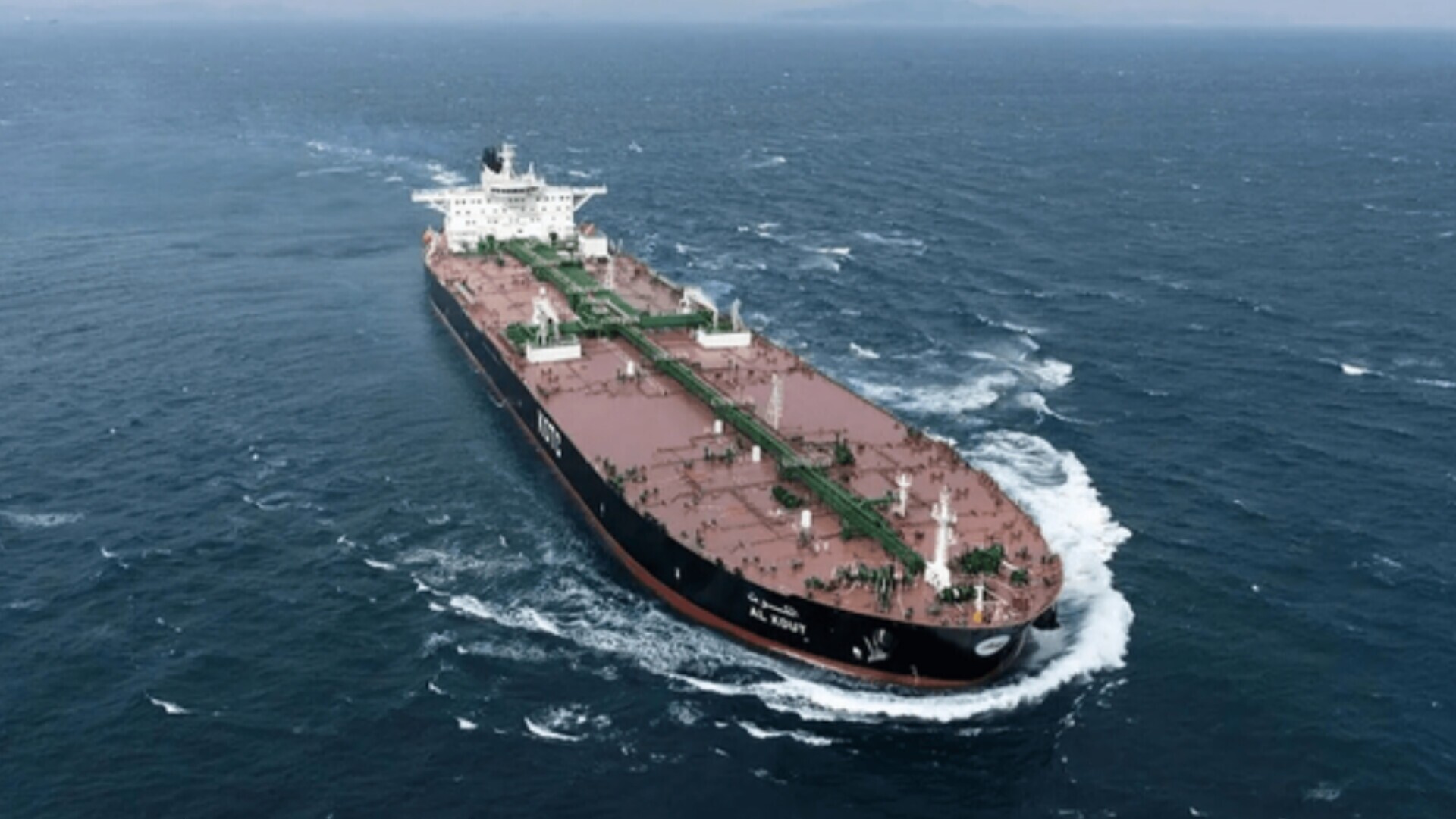 فارس: یک ابر نفتکش تحریمی ایران با دستگاه موقعیت‌یاب روشن، با عبور از دریای آزاد و تنگه هرمز، وارد آب‌های ایران شد