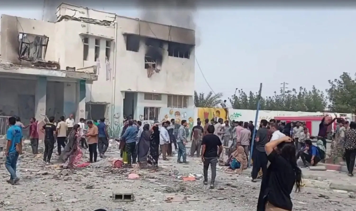 استاندار هرمزگان: در هر شهر یک میدان به نام دانش‌آموزان شهید میناب نامگذاری می‌شود