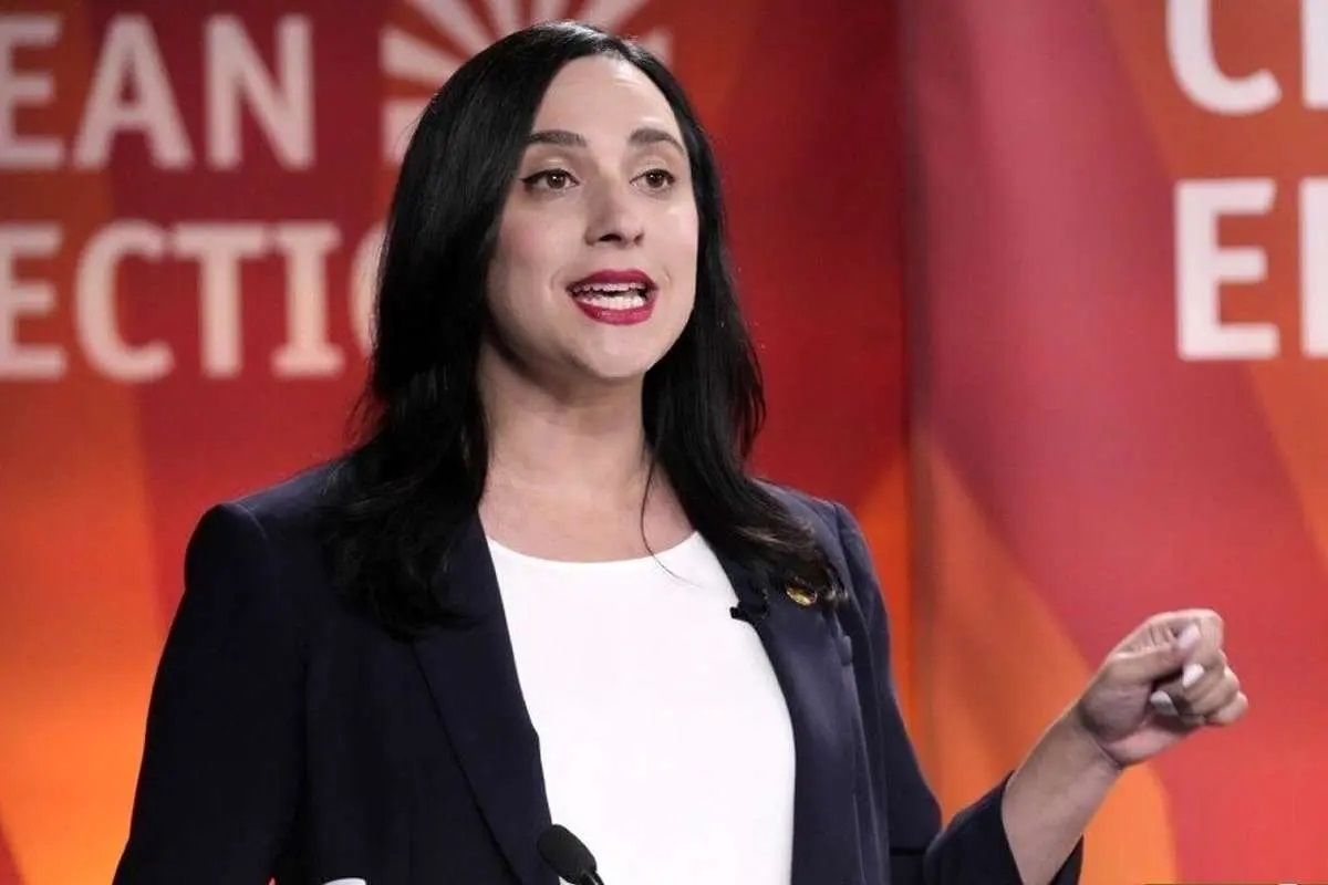 یاسمین انصاری نماینده ایرانی‌تبار کنگره آمریکا: امروز طرح استیضاح هگست را ارائه کردم / او در ایران با حمله به یک مدرسه و قتل ۱۶۰ کودک، مرتکب جنایت جنگی شد / شک ندارم که اگر این دلقک در جایگاهش باقی بماند، جنایات بیشتری رخ خواهد داد