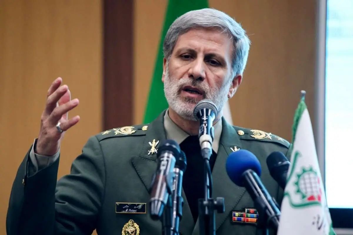 فرمانده کل ارتش: دشمنان می‌گویند نیروی دریایی ایران را از بین برده‌اند، اما فاصله ۳۰۰ تا ۲۰۰ کیلومتری را از این نیرو رعایت می‌کنند