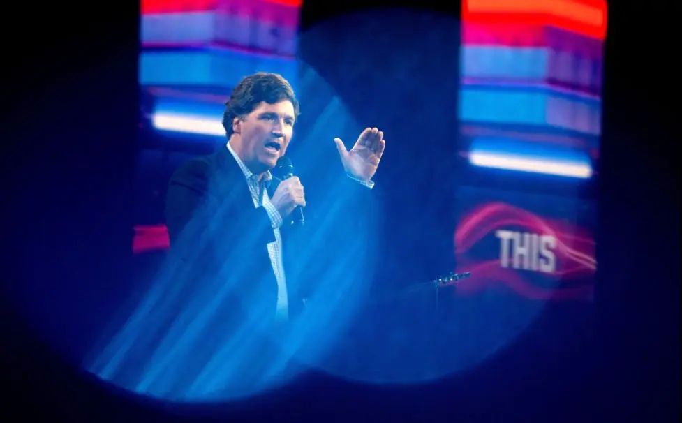 تاکر کارلسون، مجری آمریکایی: دین ترامپ «اسرائیلی‌ گرایی» است/ او دارد مسیح را مسخره می‌کند