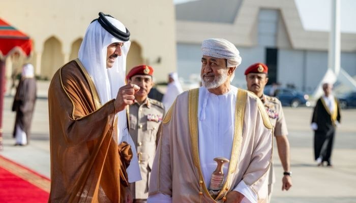 سفر اعلام نشده و خصوصی امیر قطر به عمان/ دیدار با هیثم بن طارق، سلطان عمان/ دو طرف بر لزوم دستیابی به توافق نهایی بین ایران و آمریکا و حل ریشه‌ای بحران، تاکید کردند