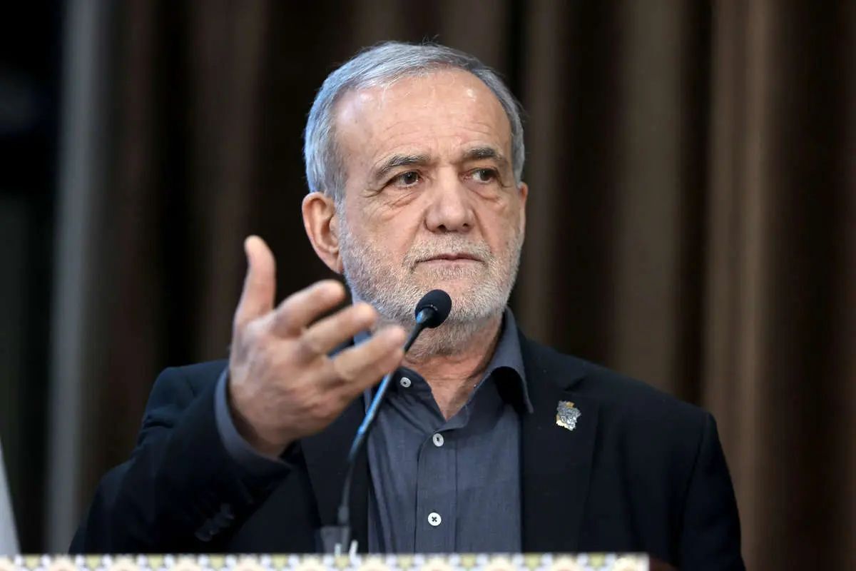 پزشکیان: ما دنبال سلاح هسته‌ای، ناآرامی و ترور در منطقه نبوده‌ایم و نیستیم/ وقتی ایستادگی می‌کنیم، باید عوارض و سختی‌های جنگ را نیز تحمل کنیم؛ نمی‌شود بجنگیم و هیچ مشکلی پیش نیاید/ جنگ که خاتمه یابد، باید با مردم گفت‌وگوی صادقانه داشته باشیم