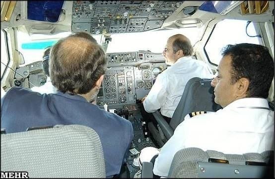 تصاویر/ شهید علی لاریجانی و محمد باقر قالیباف در کابین خلبان