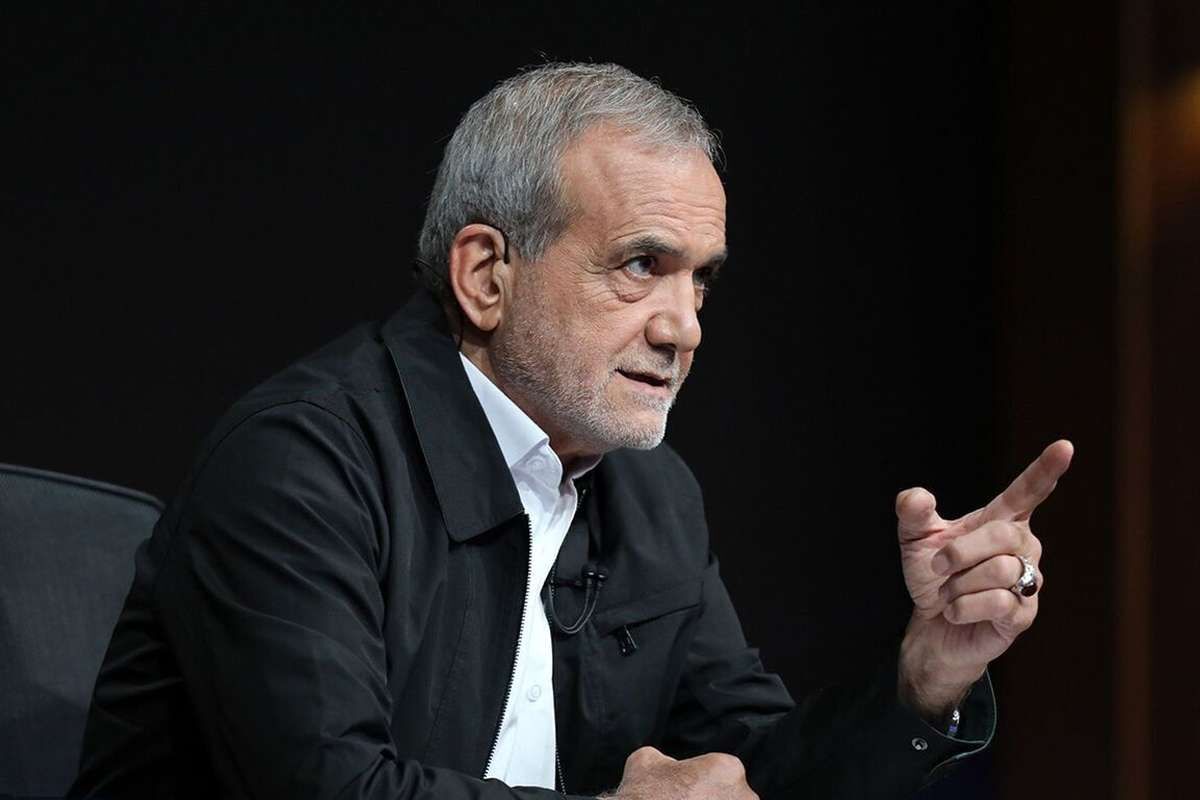 پزشکیان: ارتش در دفاع از امنیت ایران درنگ نمی‌کند و در سخت‌ترین میدان‌ها، حضوری مؤثر و تعیین کننده داشته