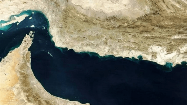 بلومبرگ: پنج تانکر حمل گاز طبیعی مایع پس از هشدار ایران درباره بسته بودن تنگه هرمز، مسیر خود را تغییر دادند