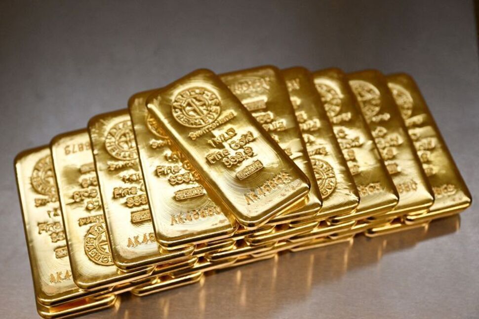 رویترز: قیمت طلا ۲۵ درصد از بالاترین قیمت خود در ژانویه گذشته، کاهش یافته/ العربیه: فلز زرد به ۴۲۵۰ دلار در هر اونس رسید