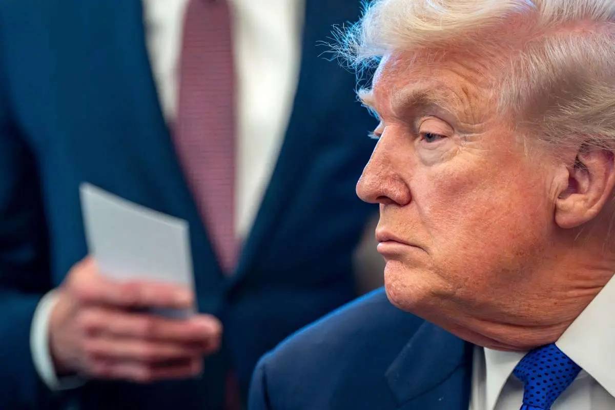 مهر: صدای انفجار و فعال شدن پدافند در شرق تهران / نیویورکتایمز: قیمت نفت از ۱۱۳ دلار گذشت؛ قیمت قبل از جنگ ۷۲.۴۸ دلار بود / کلش ریپورت، رسانه ترک: اصابت موشکهای ایران به تلآویو، کریات گات و اشکلون در اسرائیل / ایرنا: حمله به فرستنده رادیویی بندرعباس با یک شهید و یک مجروح / ادعای اسکای نیوز از قول دیپلمات قطری: در حال حاضر هیچ تلاش میانجیگرانهای در جریان نیست