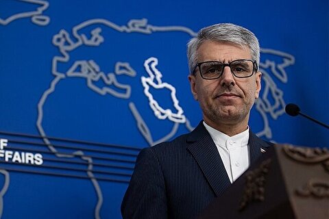 سخنگوی وزارت خارجه: مذاکره‌ای با آمریکا نداشته‌ایم / طی چند روز گذشته پیام‌هایی از طریق برخی کشور‌های دوست مبنی بر تقاضای آمریکا برای مذاکره جهت پایان جنگ واصل شد که به نحو مقتضی و طبق مواضع اصولی کشور به آنها پاسخ داده شد / موضع ایران در خصوص تنگه هرمز و شرایط پایان جنگ تحمیلی هیچ تغییری نکرده