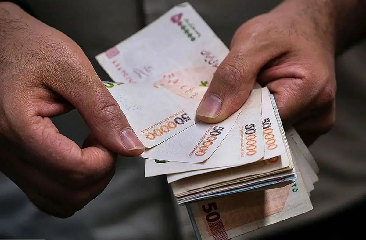 نماینده کارگران در شورای عالی کار: افزایش ۶۰ درصدی حقوق کارگران/ در صورتی که برخی کارگاه‌ها از این مصوبه پیروی نکنند، مکلف هستند که معوقه حقوق فروردین ماه را پرداخت کنند/ بسیاری از کارگران با توجه به شرایط معیشتی، حاضر به کار با دستمزدهای پایین نیستند و خودشان زحمت تعدیل نیرو را کم خواهند کرد