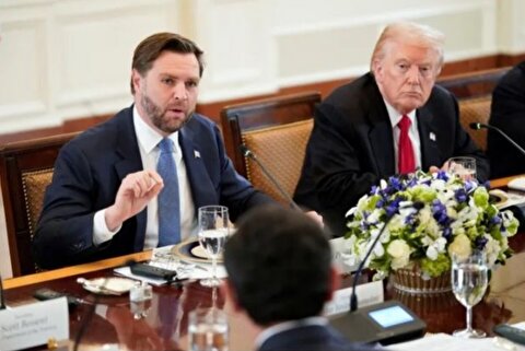 العربیه به نقل از رسانه‌های پاکستانی: ترامپ در زمان حضور فرمانده ارتش پاکستان در تهران، با او صحبت کرد/ رئیس‌جمهور آمریکا در این مکالمه، درباره وضعیت تنگه هرمز و جزئیات توافق با ایران گفت‌و‌گو کرد/ این گفت‌و‌گو در حضور ونس و وزرای خارجه، دفاع و خزانه انجام شد