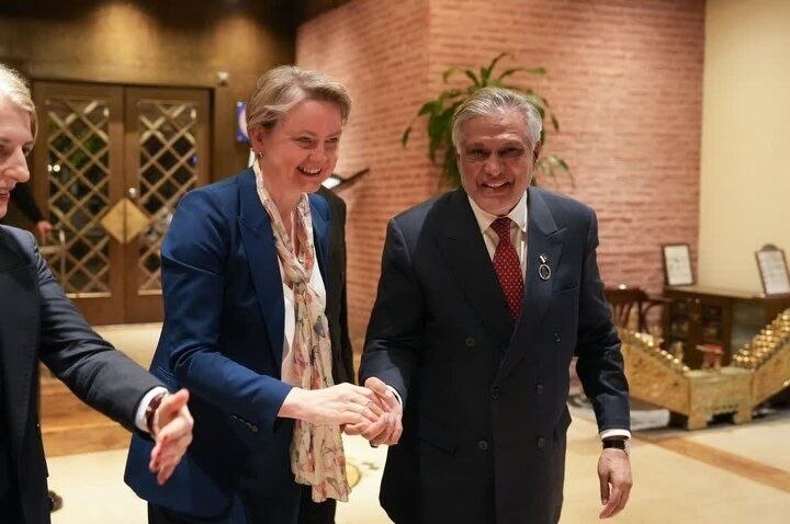 تمدید آتش‌بس میان ایران و آمریکا و تنگه هرمز، موضوعات دیدار وزرای خارجه انگلیس و پاکستان