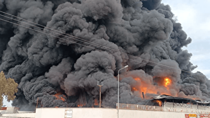 ببینید / تصاویری از حریق گسترده در کارخانه یونولیت‌سازی گنبدكاووس