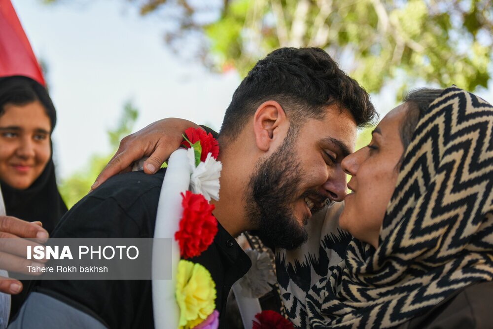 تصاویر: بازگشت ۹ دریادل ناو دنا به شیراز