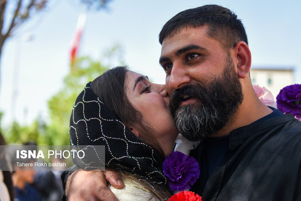 تصاویر: بازگشت ۹ دریادل ناو دنا به شیراز