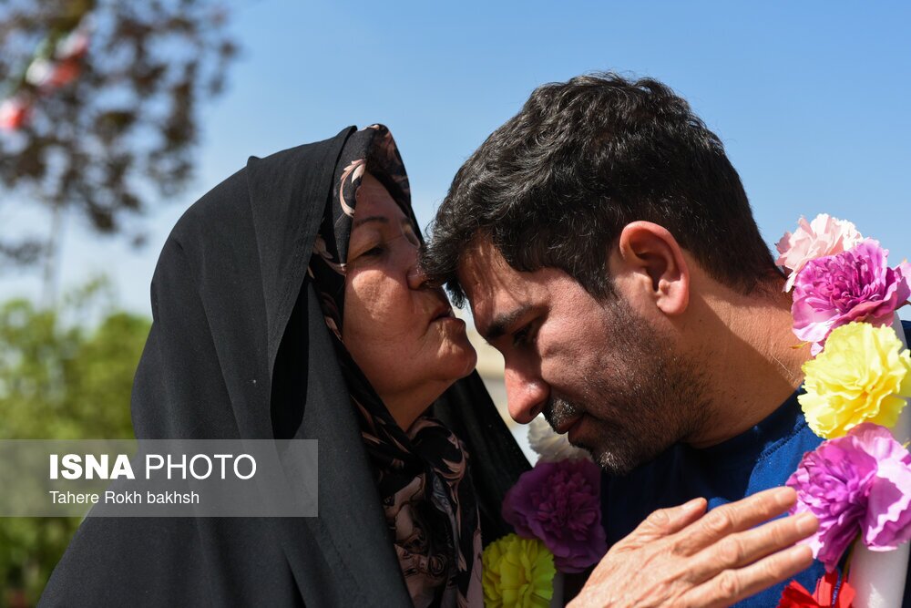 تصاویر: بازگشت ۹ دریادل ناو دنا به شیراز