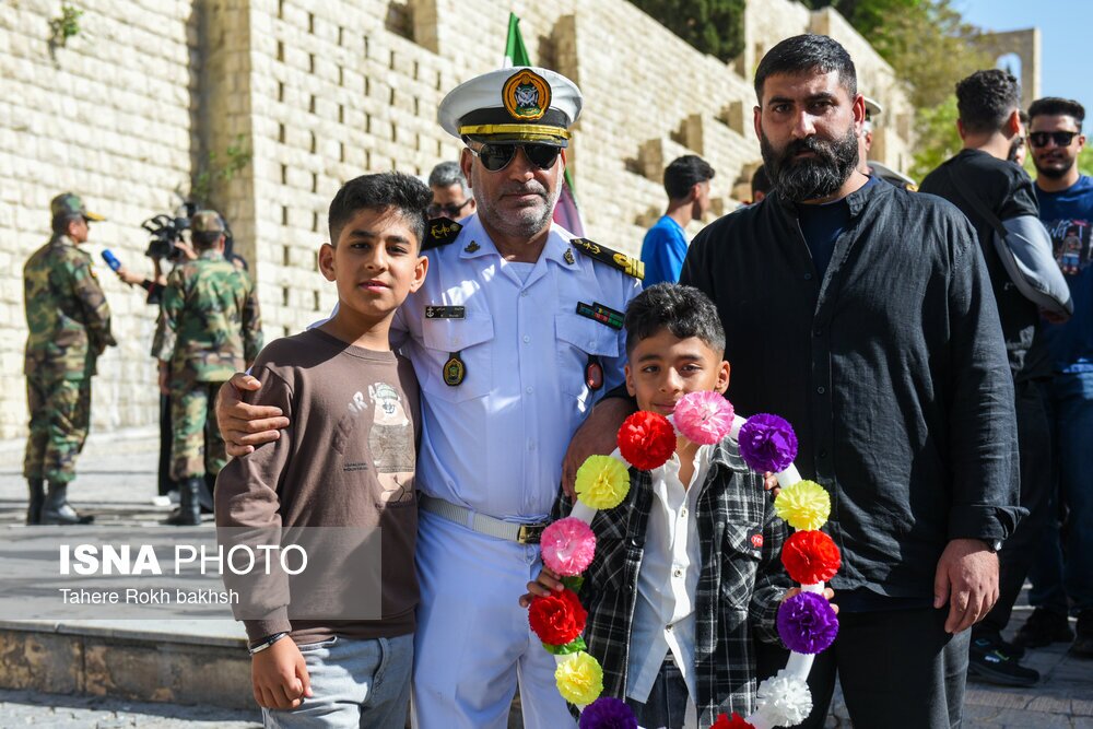 تصاویر: بازگشت ۹ دریادل ناو دنا به شیراز