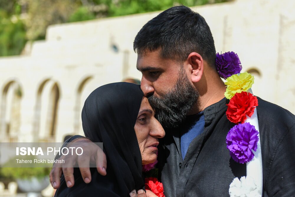 تصاویر: بازگشت ۹ دریادل ناو دنا به شیراز