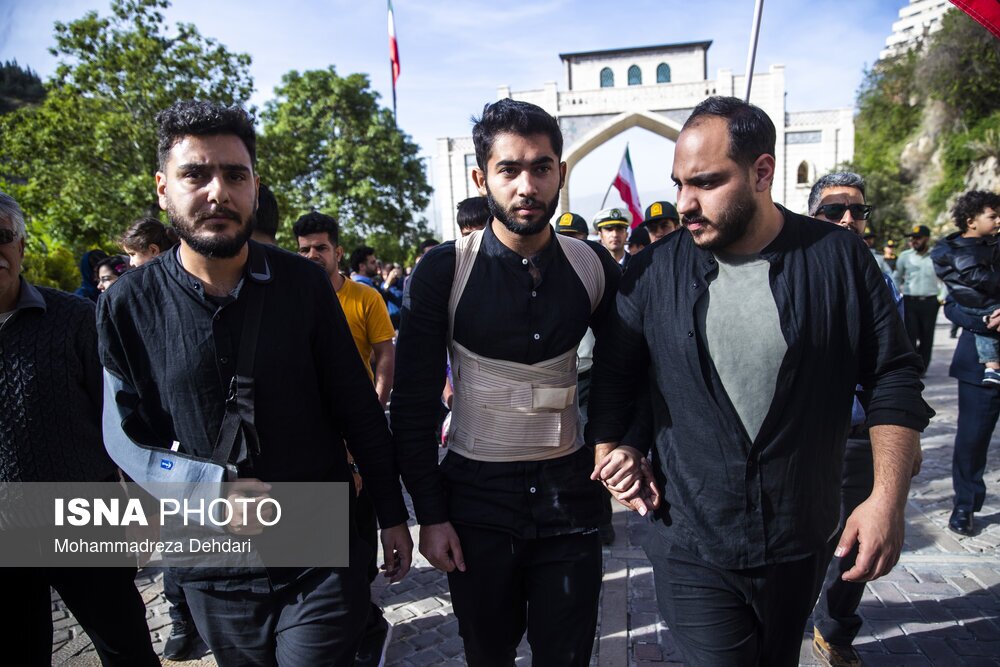 تصاویر: بازگشت ۹ دریادل ناو دنا به شیراز