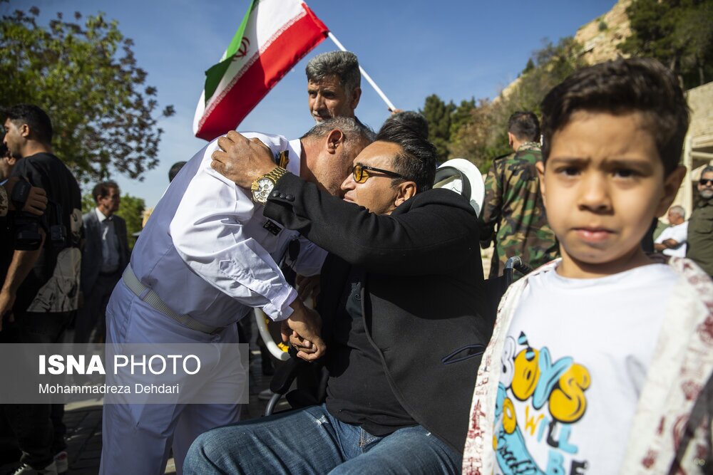 تصاویر: بازگشت ۹ دریادل ناو دنا به شیراز