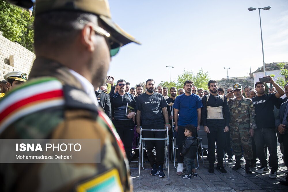 تصاویر: بازگشت ۹ دریادل ناو دنا به شیراز