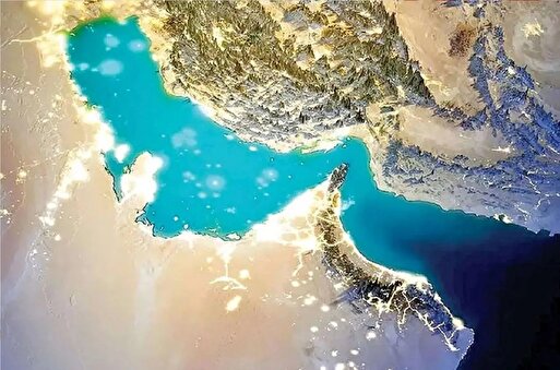 تسنیم: پس از حمله آمریکایی‌ها به کشتی ایرانی، نیروهای ایرانی با پهپاد به سمت بعضی کشتی‌های نظامی آمریکایی حمله کردند / گشایش بازارهای آتی سهام آمریکا با کاهش شدید و افزایش ۷ درصدی قیمت نفت آمریکا به دلیل بن‌بست در مذاکرات و بسته ماندن تنگه هرمز / قرارگاه خاتم: آمریکا با نقض آتش‌بس و شلیک به يک کشتی ایران و پیاده‌کردن تفنگداران خود، آن را مورد تجاوز قرار داد؛ به‌زودی تلافی می‌کنیم