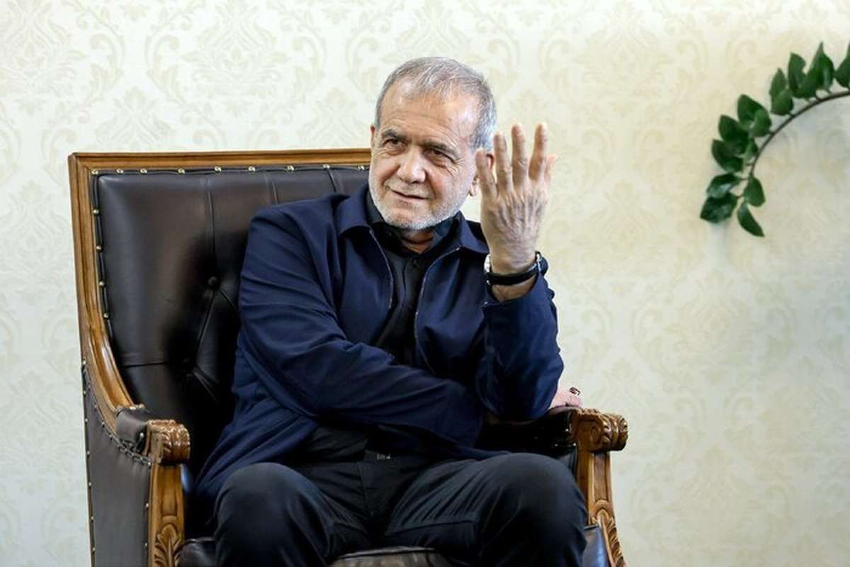 پزشکیان: تداوم روند فعلی بدون اصلاحات و مدیریت دقیق، می‌تواند فشار‌های بیشتری را به مردم تحمیل کند/ برخی کمبود‌ها در حوزه‌هایی مانند انرژی و سوخت وجود دارد که باید با برنامه‌ریزی دقیق و همراهی عمومی مدیریت شود/ مردم باید در جریان واقعیت‌های کشور قرار گیرند؛ ارائه اطلاعات نادرست یا وعده‌های غیر واقعی اعتماد عمومی را تضعیف خواهد کرد